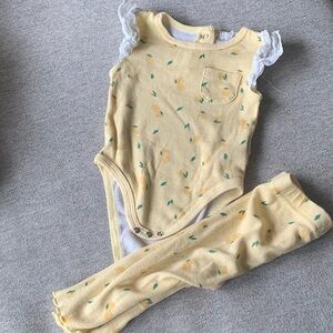 Tahari Baby Yellow Lemon-Print Ruffle Sleeve Outfit Onesie and pants 6-9 months